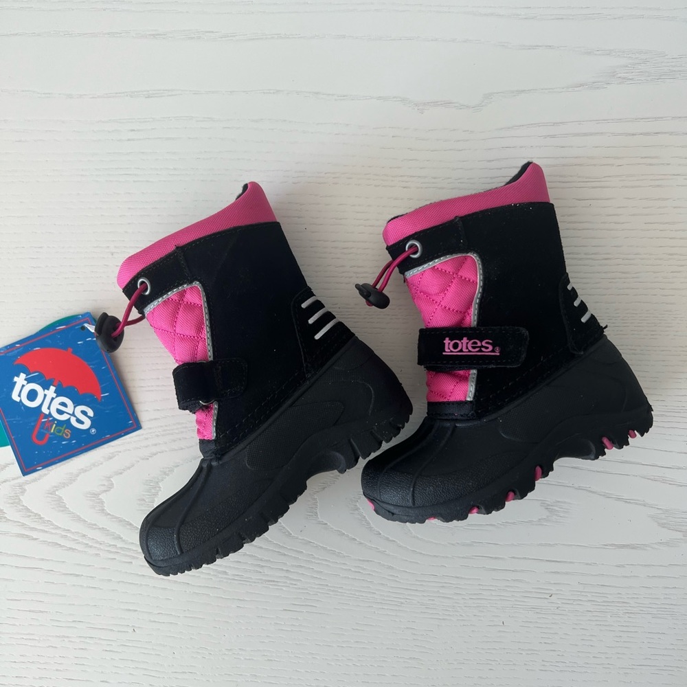 TOTES GIRL SNOW BOOTS Black/Pink. NWT. Size 5.